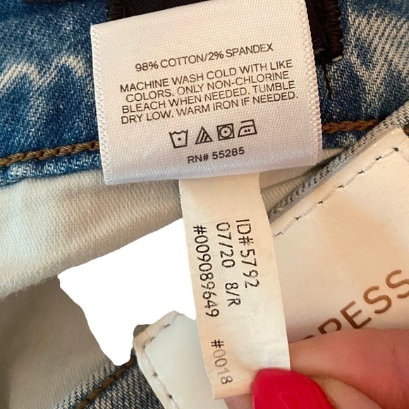 Express NWOT Super High Waisted Slim Ankle Length Ripped Knee Jeans - Picture 4 of 6